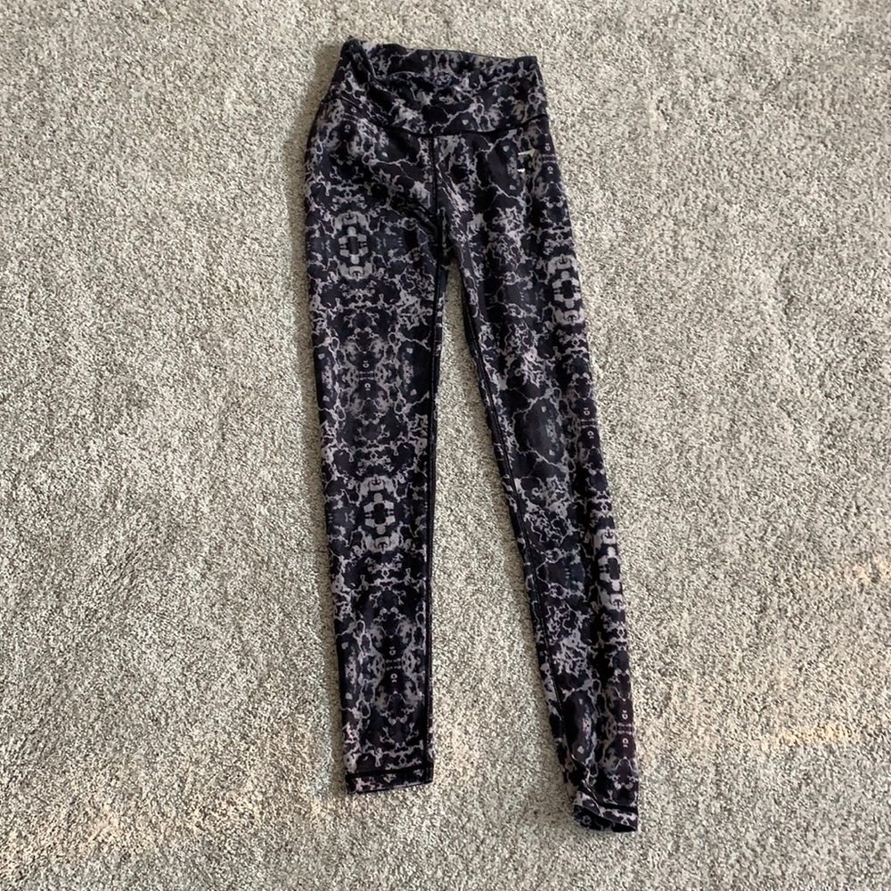 Gymshark leggings- black & white tie die